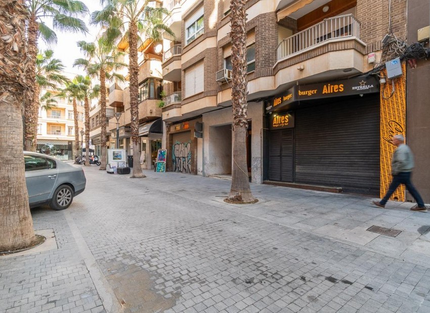Sale - Apartment -
Torrevieja - Centro