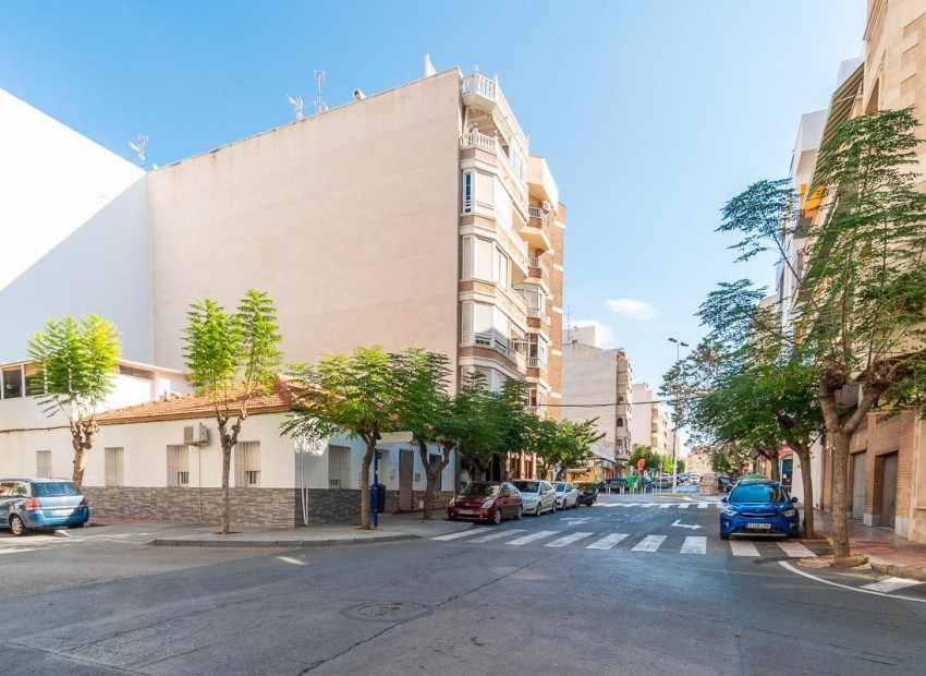 Sale - Apartment -
Torrevieja - Centro