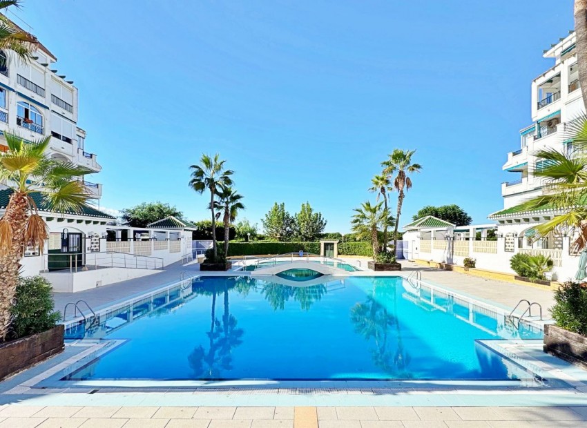 Sale - Apartment -
Torrevieja - La Mata