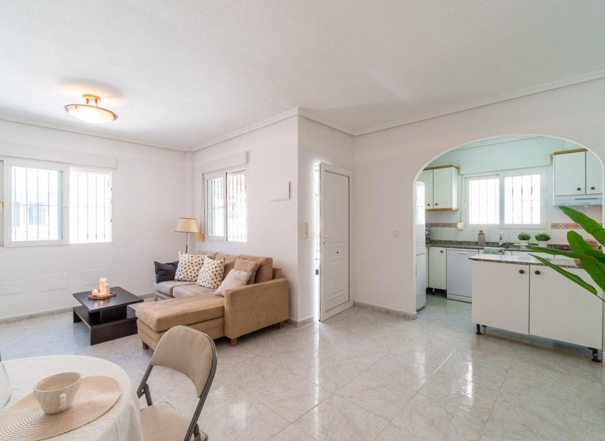 Sale - Chalet -
Orihuela Costa - Playa Flamenca