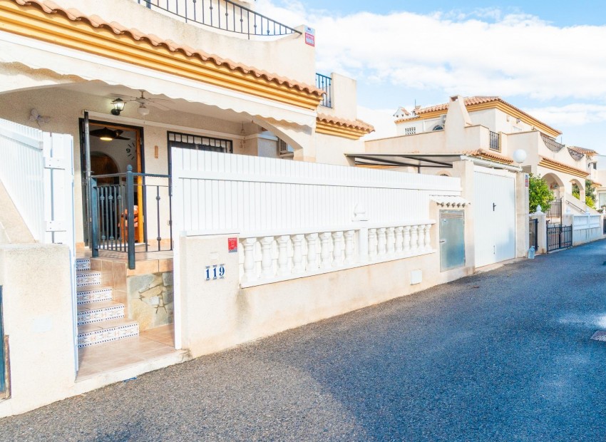 Sale - Chalet -
Orihuela Costa - Playa Flamenca