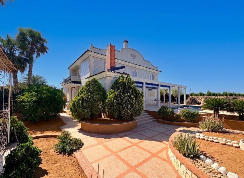 Sale - Country house -
San Fulgencio - La Marina