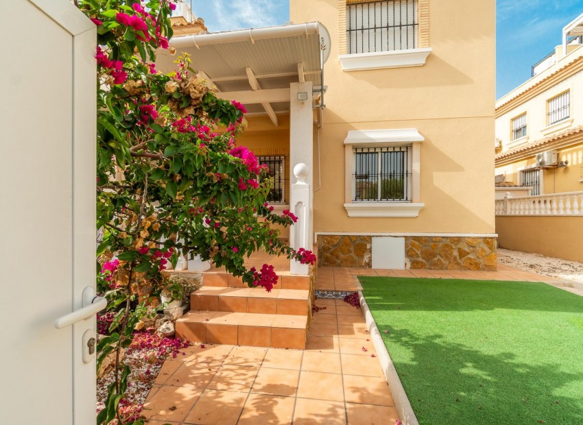 Sale - Ground Floor -
Orihuela Costa - Los Dolses