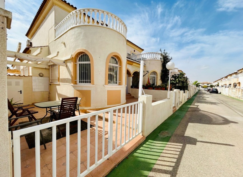 Sale - Single Family Home -
Torrevieja - Sector 25