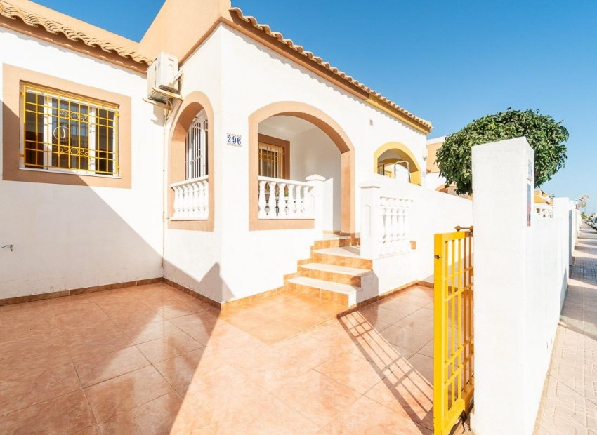 Sale - Terraced house -
Torrevieja - El limonar