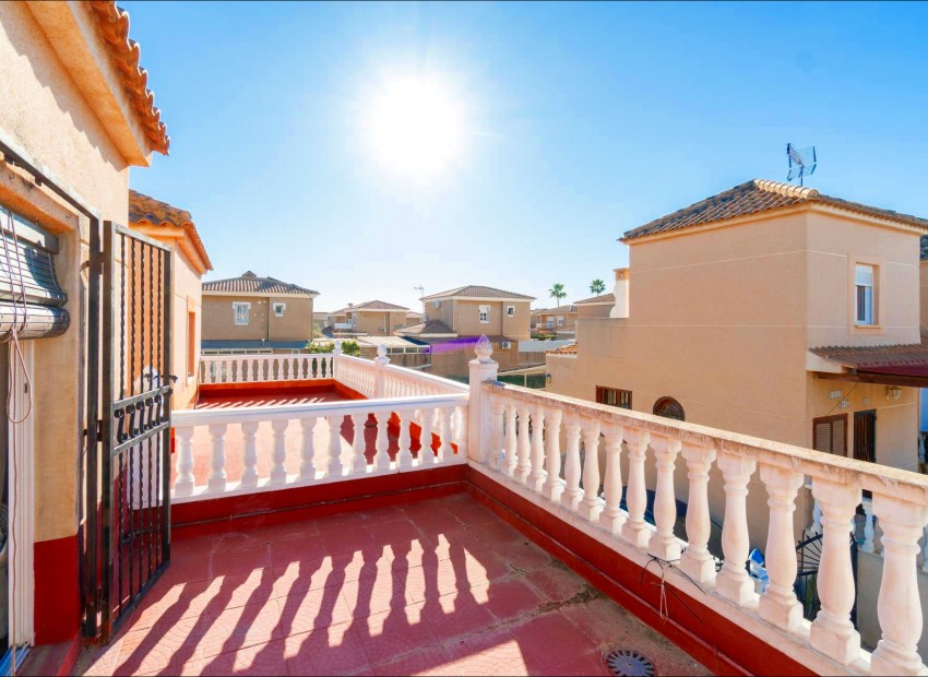Sale - Terraced house -
Torrevieja - Los Balcones - Los Altos del Edén