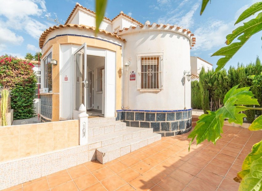 Sale - Villa -
Orihuela Costa - La Florida