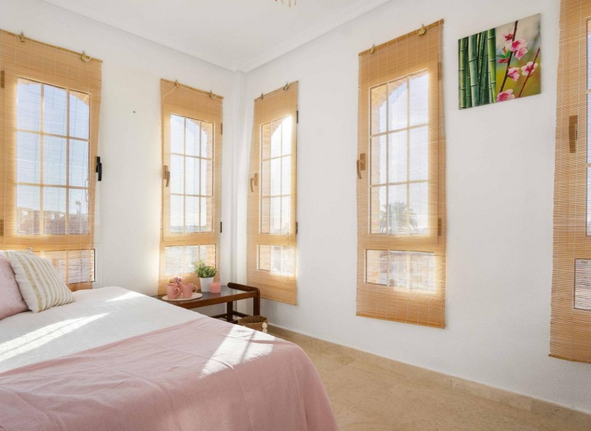 Sale - Villa -
Orihuela Costa - Las Mimosas