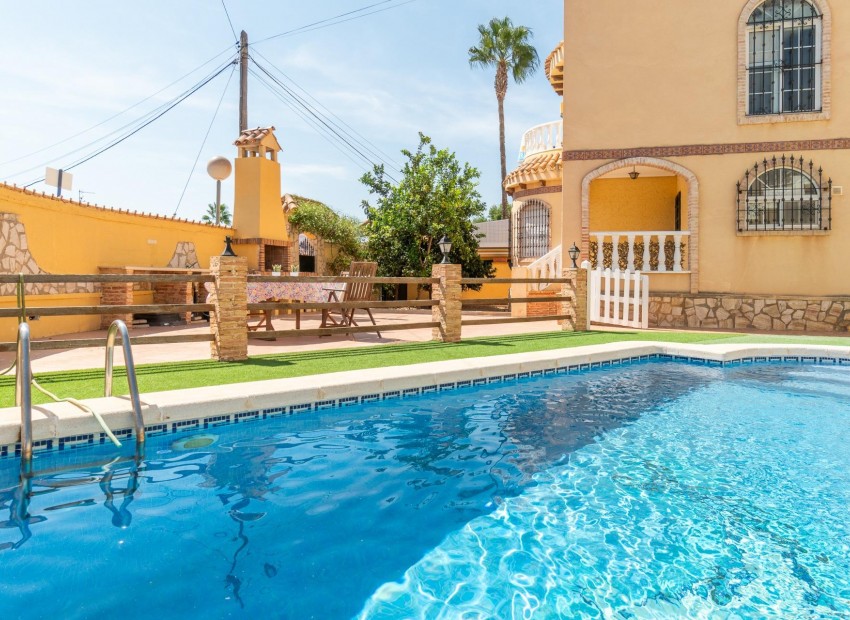 Sale - Villa -
Orihuela Costa - Las Mimosas