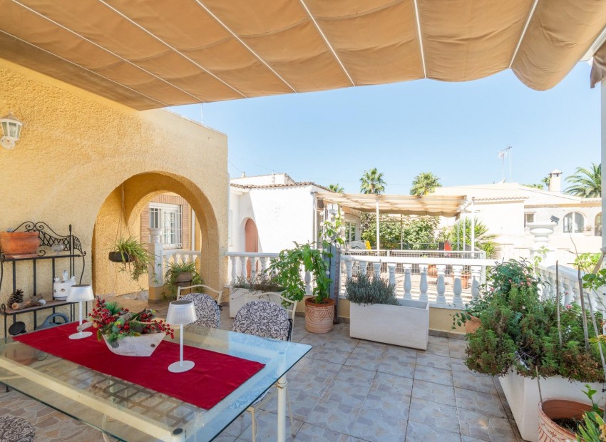 Sale - Villa -
Orihuela Costa - Los Balcones