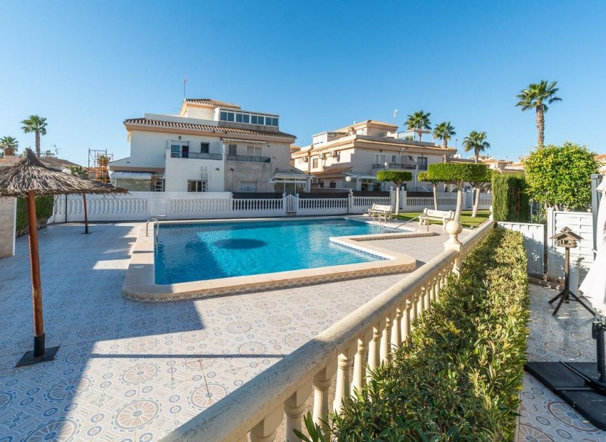 Sale - Villa -
Orihuela Costa - Playa Flamenca