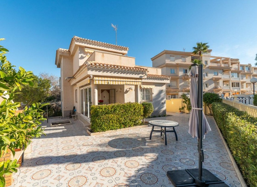 Sale - Villa -
Orihuela Costa - Playa Flamenca