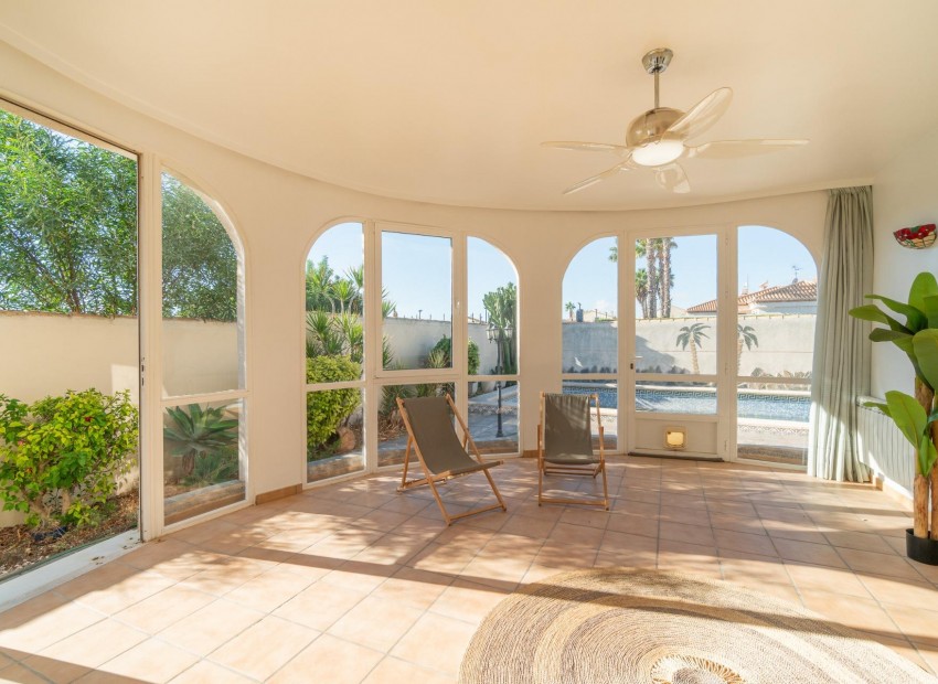 Sale - Villa -
Orihuela Costa - Playa Flamenca