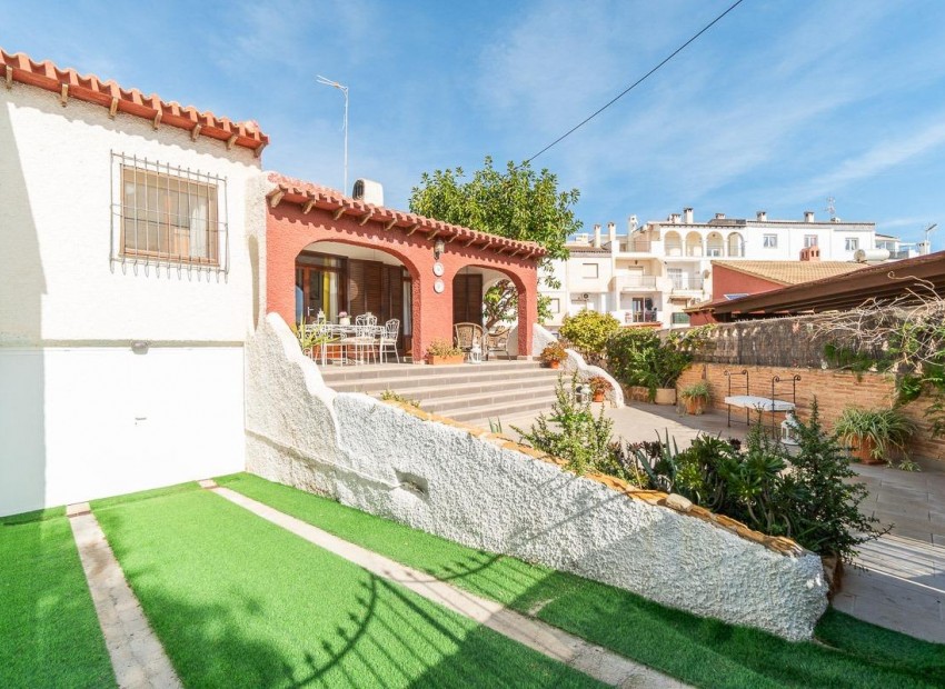 Sale - Villa -
Orihuela Costa - Punta Prima