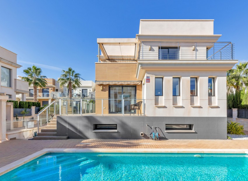 Sale - Villa -
Orihuela Costa