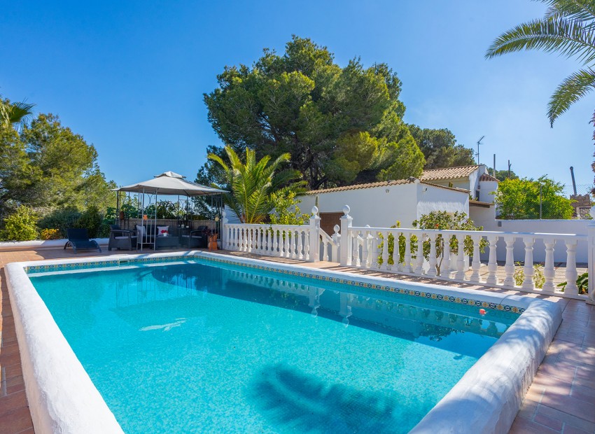 Sale - Villa -
Orihuela - Orihuela Costa