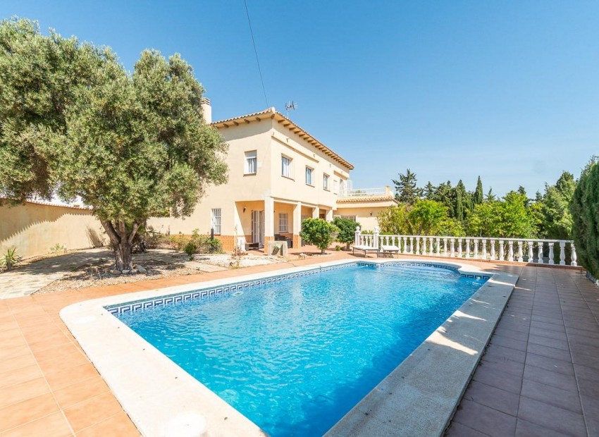 Sale - Villa -
Torrevieja - La Mata