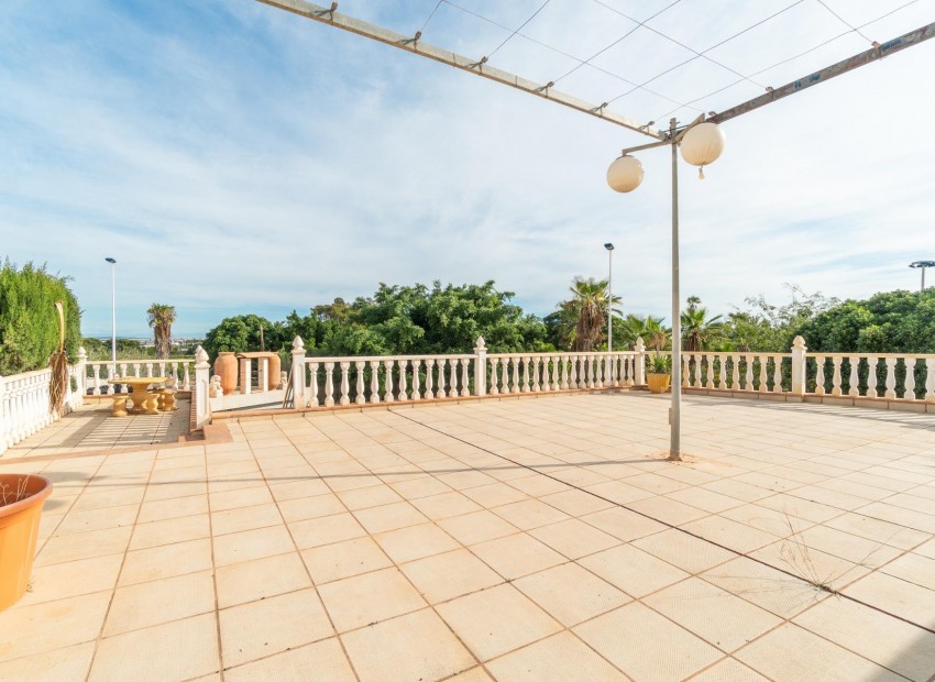 Sale - Villa -
Torrevieja - Los altos