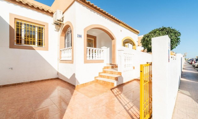 Terraced house - Resale - Torrevieja -
                El limonar