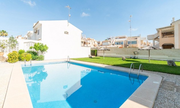 Terraced house - Resale - Torrevieja - Los Frutales