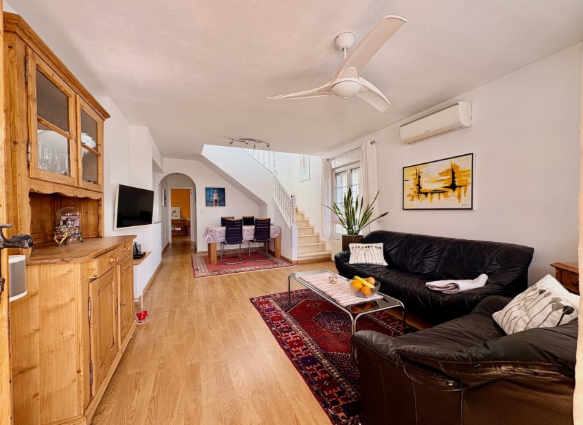 Venta - Chalet -
Orihuela - Villamartin