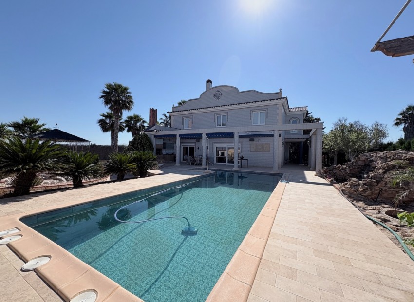 Venta - Country house -
San Fulgencio - La Marina