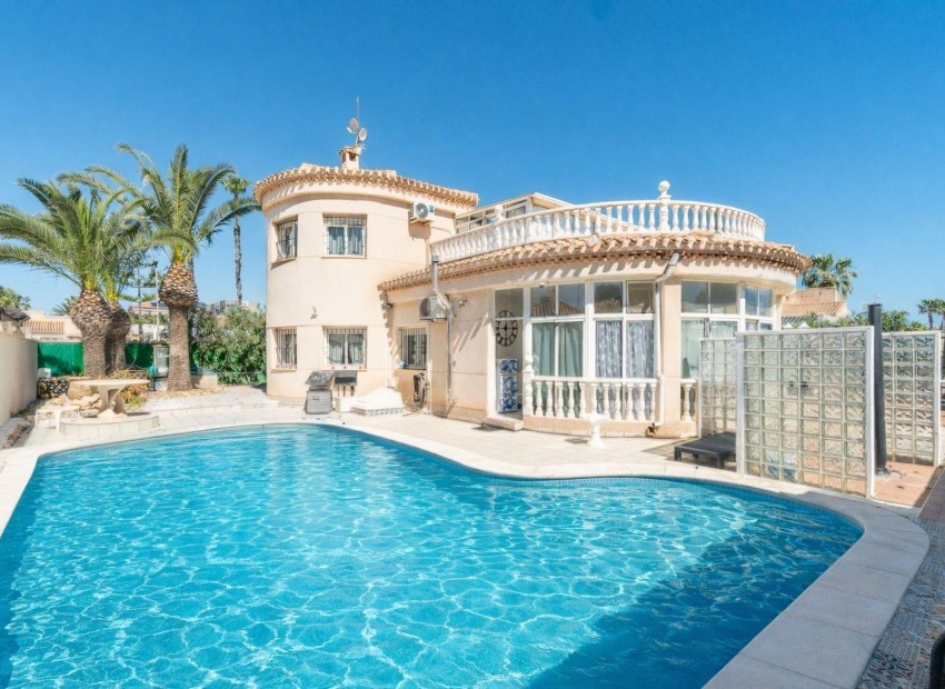 Venta - Villa -
Orihuela Costa - La Zenia