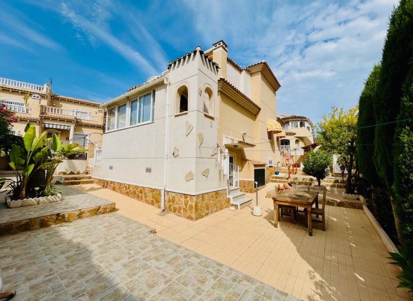 Venta - Villa -
Orihuela Costa - Urbanización Blue Lagoon y T-2 Filipinas Oeste