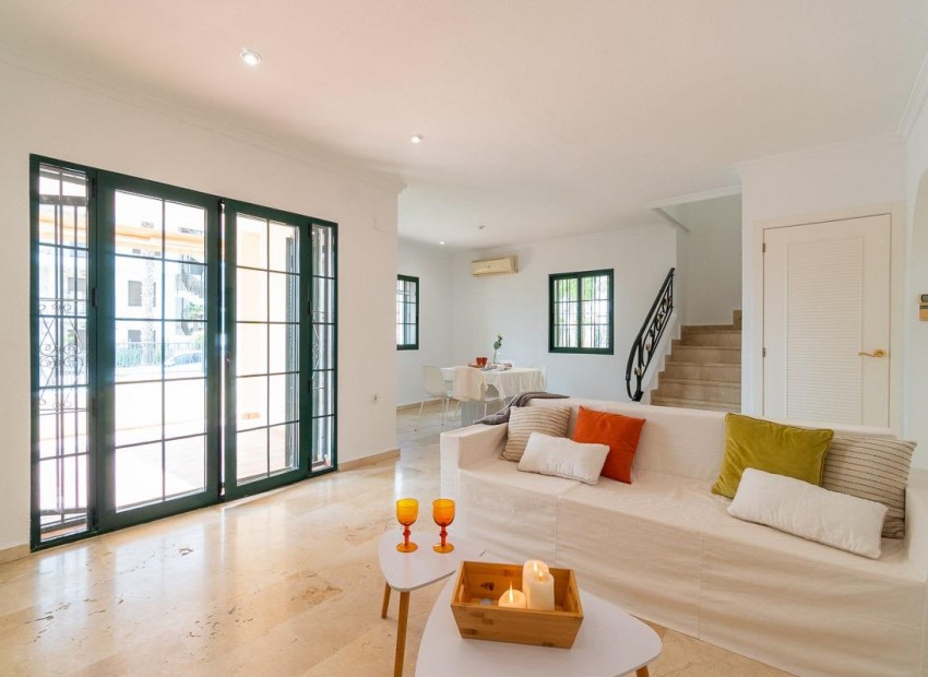 Venta - Villa -
Orihuela Costa - Villamartín-Las Filipinas