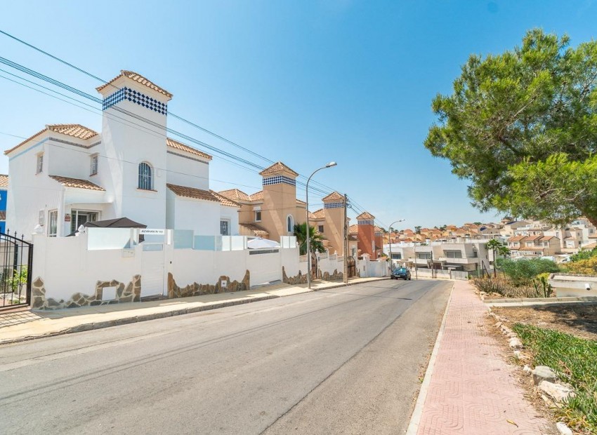 Venta - Villa -
San Miguel de Salinas - Las filipinas
