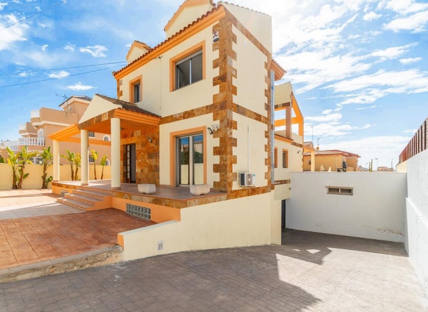Venta - Villa -
Torrevieja - Aguas nuevas 2