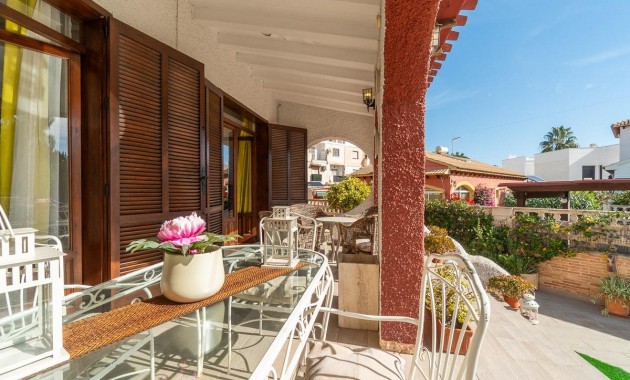 Villa - Resale - Orihuela Costa - Punta Prima