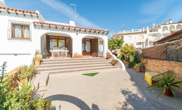 Villa - Resale - Orihuela Costa - Punta Prima