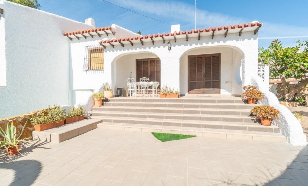 Villa - Resale - Orihuela Costa - Punta Prima