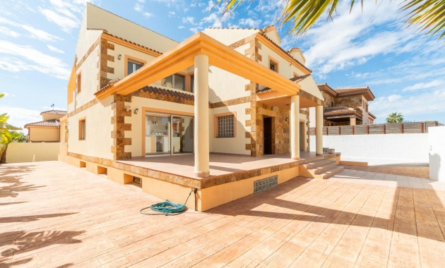 Villa - Resale - Torrevieja - Aguas nuevas 2