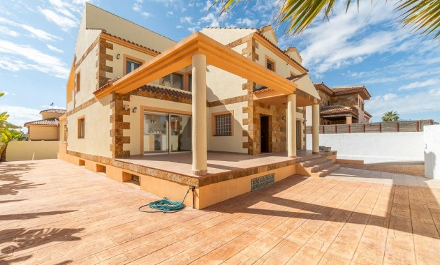 Villa - Sale - Torrevieja - Aguas nuevas 2