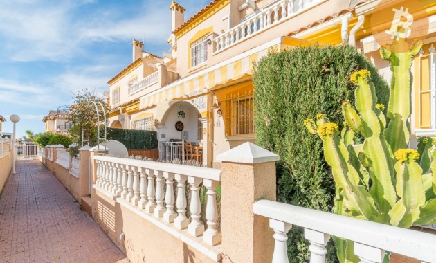 Resale - Terraced house -
Orihuela Costa - Playa Flamenca