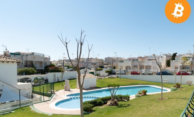 Resale - Terraced house -
Torrevieja - Lago jardin