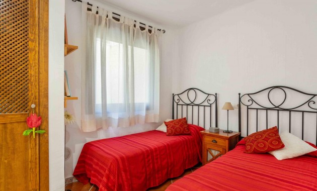 Resale - Bungalow -
Torrevieja - Punta prima