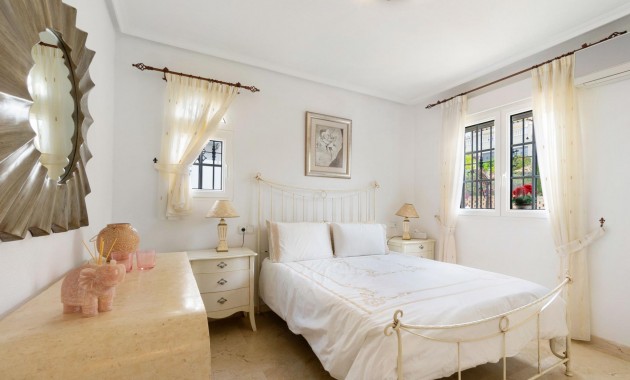 Resale - Villa -
Orihuela Costa - Villamartin