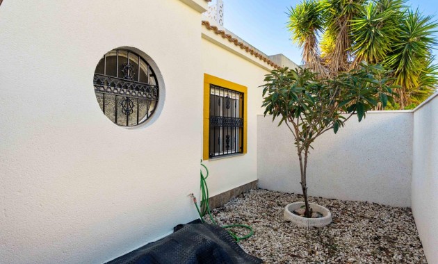 Sale - Terraced house -
Orihuela Costa - Los Altos