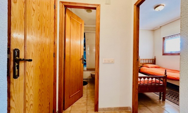 Resale - Wohnung -
Torrevieja - Punta prima