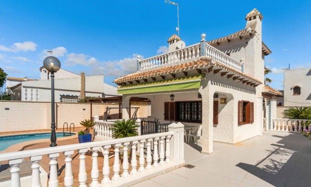 Resale - Villa -
Orihuela Costa - La Zenia