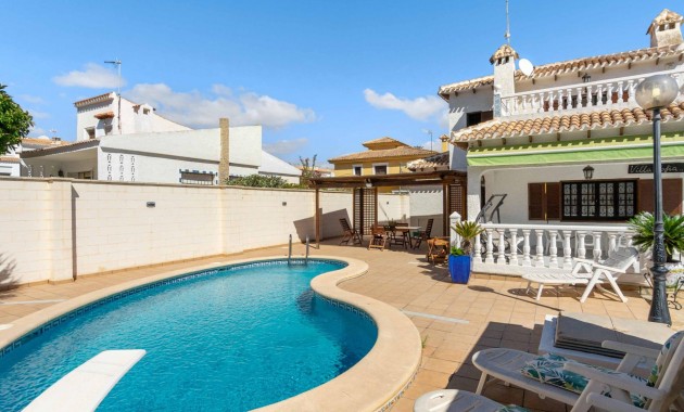 Resale - Villa -
Orihuela Costa - La Zenia