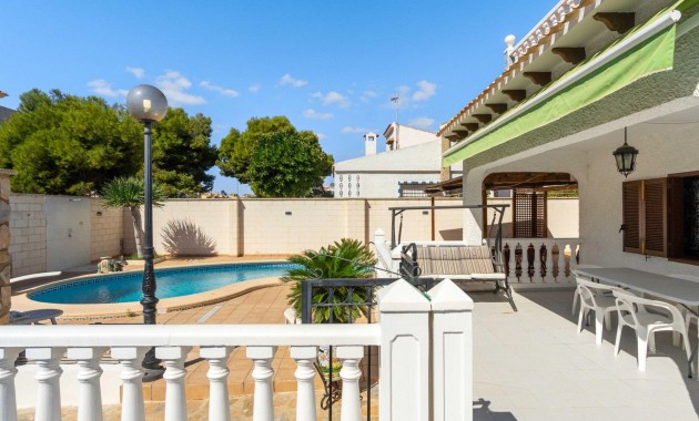 Resale - Villa -
Orihuela Costa - La Zenia