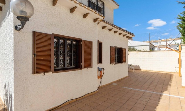 Resale - Villa -
Orihuela Costa - La Zenia