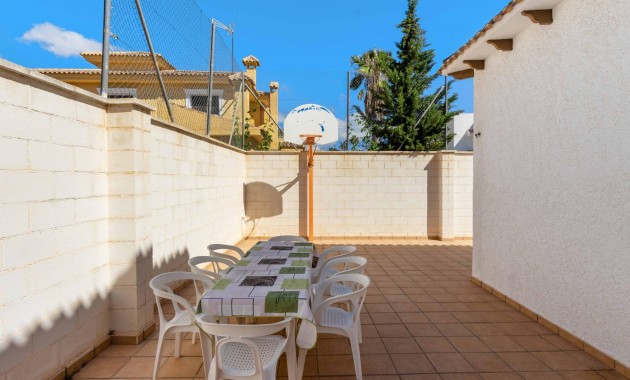 Resale - Villa -
Orihuela Costa - La Zenia