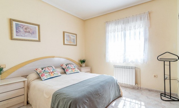 Resale - Villa -
Orihuela Costa - Playa Flamenca