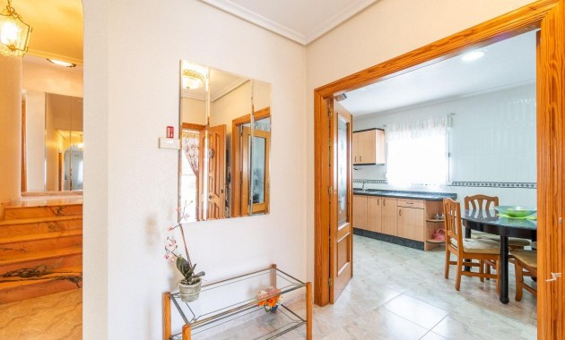 Resale - Villa -
Orihuela Costa - Playa Flamenca