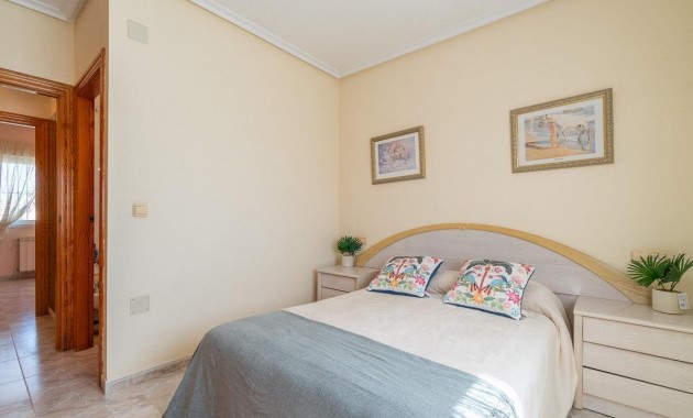 Resale - Villa -
Orihuela Costa - Playa Flamenca